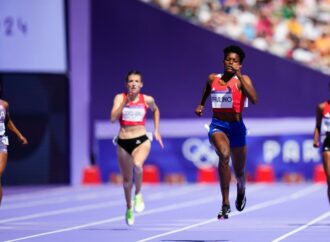 Marileidy Paulino clasifica en primer lugar a la semifinal de los 400 metros en París