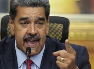 Maduro rechaza oferta de asilo de Panamá y pide respeto a EEUU