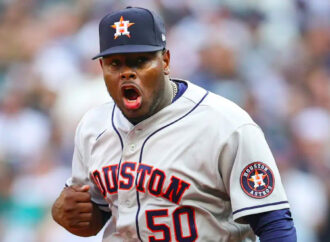 Astros rescatan a Héctor Neris desde la agencia libre