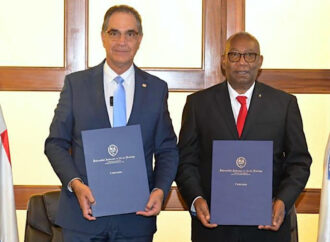 SeNaSa y UASD firman convenio para carnetizar a más de 50,000 estudiantes en régimen subsidiado