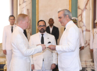 Presidente Luis Abinader recibe cartas credenciales de siete nuevos embajadores en el país