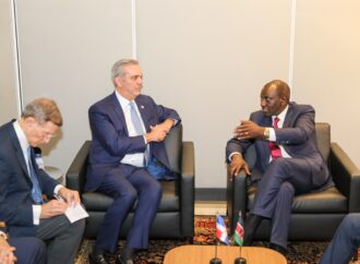 Presidente Luis Abinader y William Ruto de Kenia sostienen reunión bilateral