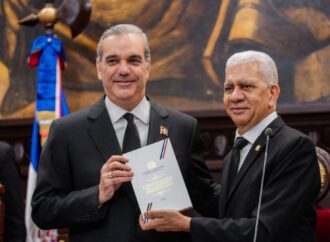 Luis Abinader pone fin a 180 años de continuismo con la nueva Constitución reformada proclamada hoy