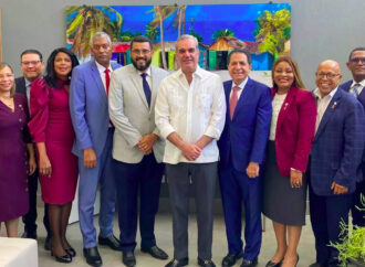 Presidente Abinader acordó con evangélicos exonerar a las iglesias del pago de impuestos