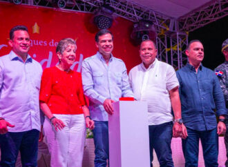 Roberto Ángel inicia programa «Parques de Navidad» en Puerto Plata