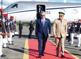 Abinader llega al país tras participar en la toma de posesión de gobernadora, Jenniffer A. González Colón