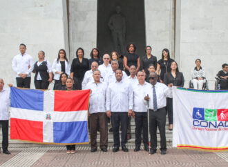 Conadis honró a los héroes de la patria con ofrenda floral en el altar de la patria