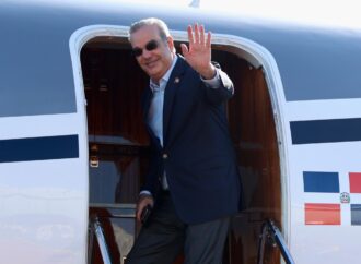 Presidente Abinader sale a Uruguay para asistir a toma de posesión de Yamandú Orsi