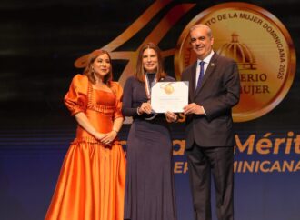 Presidente Abinader otorga la Medalla al Mérito de la Mujer a 16 dominicanas por su destacada trayectoria