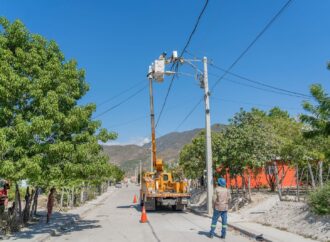 Edesur Dominicana interviene a Boca de Cachón, normaliza suministros de energía y contrata más de 700 clientes
