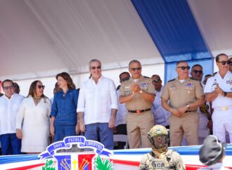Presidente Abinader encabeza desfile por el 181.º aniversario de la batalla del 30 de Marzo, en Santiago