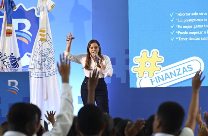 Banreservas realiza jornadas de educación financiera en centros educativos del Gran Santo Domingo