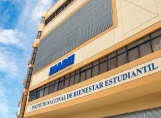 INABIE empieza a recibir miles de artículos para armar kits escolares; garantiza distribución a tiempo a los estudiantes