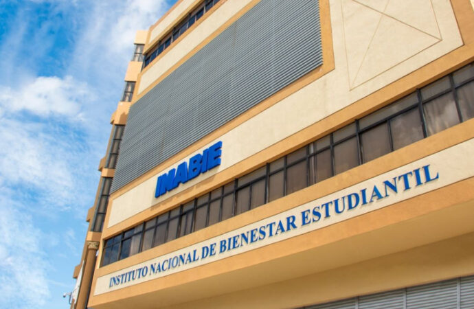 INABIE empieza a recibir miles de artículos para armar kits escolares; garantiza distribución a tiempo a los estudiantes