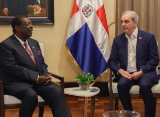 Presidente Abinader recibe a canciller y primer secretario del gabinete de Kenia, Musalia Mudavadi