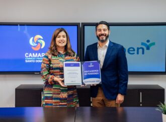 Entregan a la Cámara de Comercio y Producción el sello “Aquí Sabemos de Pensiones”