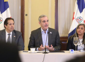 Presidente Luis Abinader reconoce a médicos forenses por histórica labor en tragedia del Jet Set