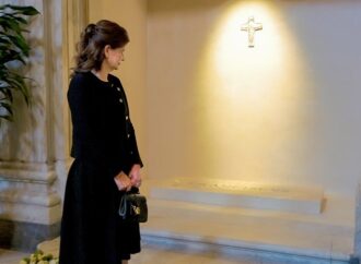 Raquel Peña visita el lugar de descanso del Papa Francisco y resalta su legado de humildad y compasión