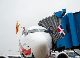 Ministro de Turismo, David Collado inaugura vuelo a Nueva York de Arajet