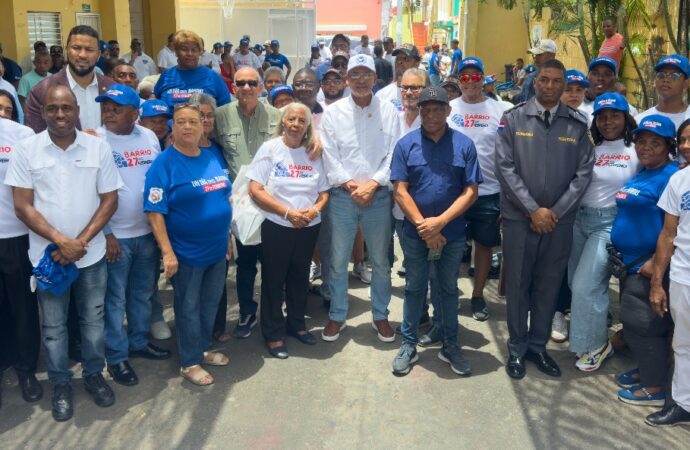 CTC hacen donación de computadoras para crear Sala Digital en barrio Loma del Chivo