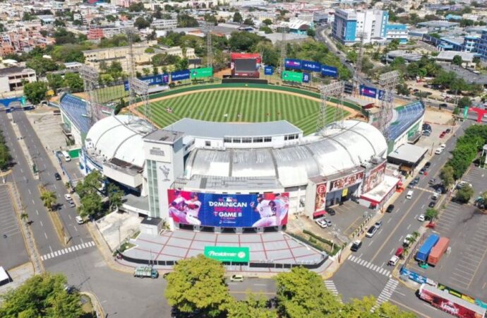Presidente Abinader crea comisión para evaluar la construcción de moderno estadio de béisbol en el Ensanche La Fe
