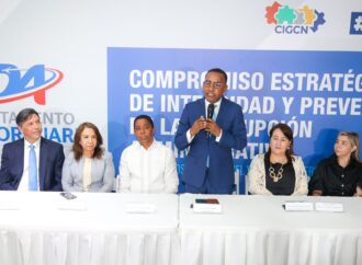 Víctor Pichardo junto a funcionarios del DA ratifican su compromiso con la ética, la integridad y la transparencia institucional