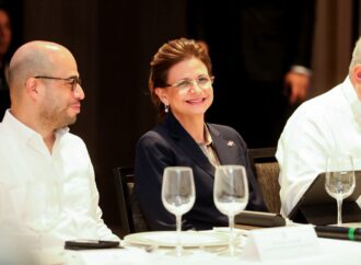 Raquel Peña comparte visión de desarrollo en encuentro con el cuerpo diplomático