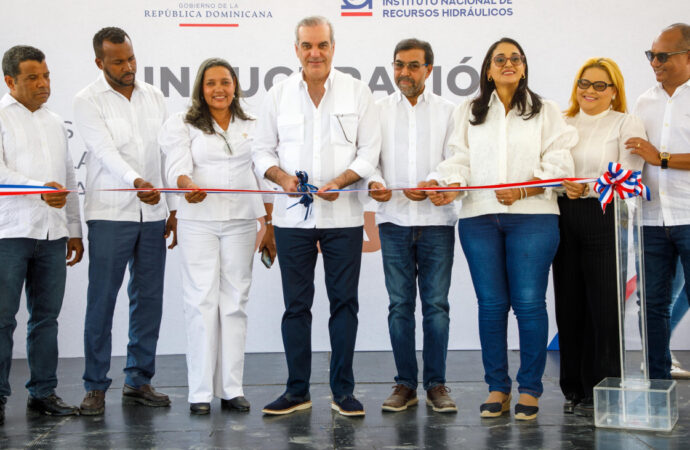 Presidente Abinader inaugura obras hidráulicas claves para proteger comunidades y fortalecer producción agrícola en Azua