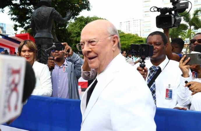 Expresidente Hipólito Mejía emplaza a Burgo Gómez, director Bienes Nacionales a precisar «mafia» de tierra en Gobierno 2000-2004