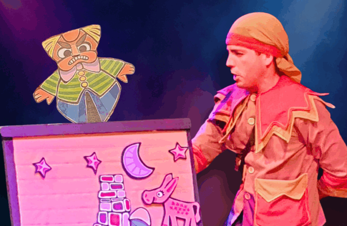 “Historia de Burros” continúa hoy para encantar a toda la familia en NOVA Teatro