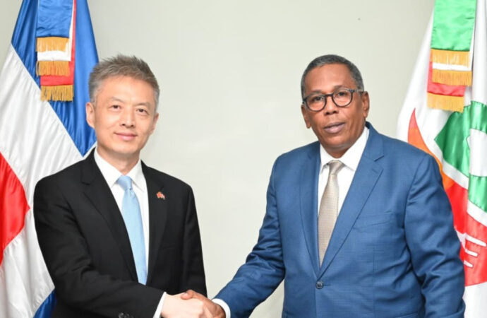 Embajador de China elogia modelo dominicano de asistencia alimentaria para población vulnerable