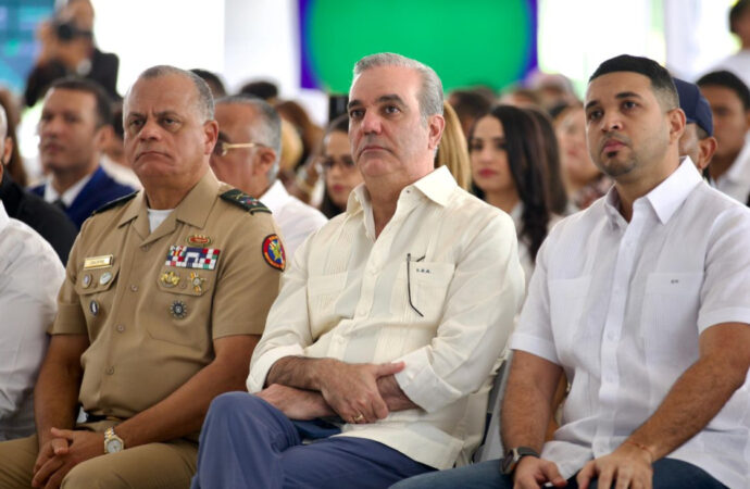 Presidente Abinader respalda creatividad juvenil en el Hackathón de Ciudades Inteligentes y Movilidad Urbana
