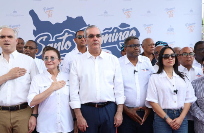 Presidente Abinader visita el barrio Capotillo y dice que quiere cambiar su imagen