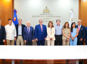 Ministro Magín Díaz se reúne con líderes empresariales para fortalecer la confianza y el crecimiento económico