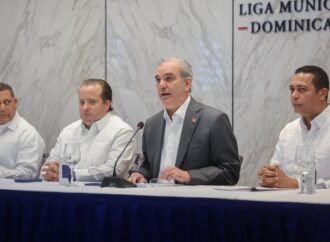 Presidente Abinader anuncia RD$4,000 millones para aceras y contenes en todo el país a través de la Liga Municipal