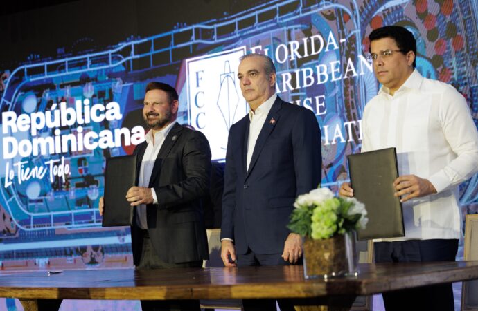 Presidente Abinader encabeza histórica firma de acuerdo entre RD y la FCCA que posiciona al país como hub regional de cruceros