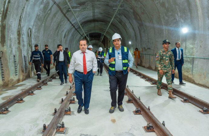 Ministro José Ignacio Paliza supervisa pruebas dinámicas en la Línea 2C del Metro de Santo Domingo
