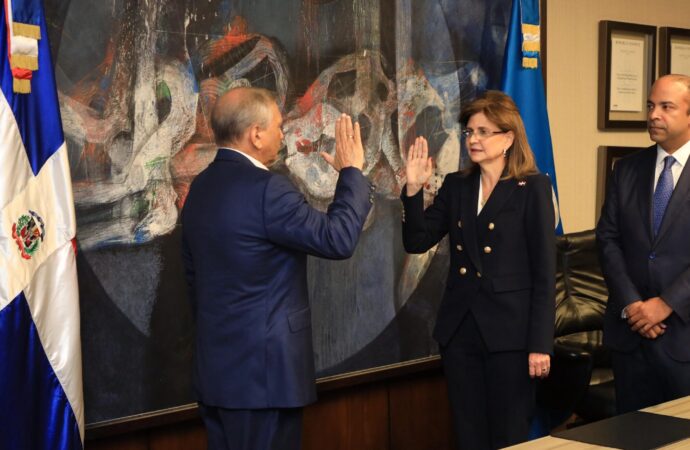 Raquel Peña juramenta nuevos incumbentes en Banreservas y Refidomsa