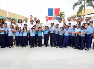 Presidente Abinader inaugura tres nuevos centros educativos que beneficiarán a 2,960 estudiantes y que suman 74 aulas al año escolar 2025-2026