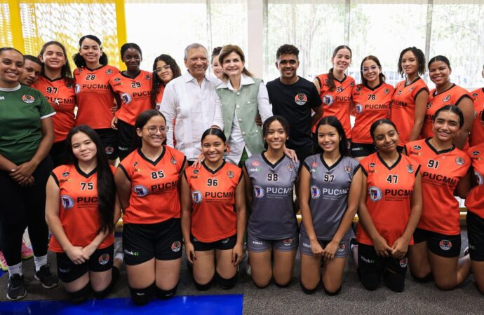 Raquel Peña inaugura polideportivo en PUCMM de Santiago auspiciado por Banreservas
