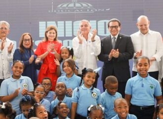 Raquel Peña abre el año escolar en Santiago y anuncia nuevas rutas del transporte estudiantil