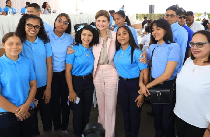 Raquel Peña entrega obras en Sánchez Ramírez y Duarte en favor de la salud, la infraestructura vial y los espacios comunitarios