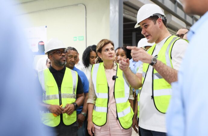 Raquel Peña llega al Inabie para verificar avance en entrega de útiles escolares
