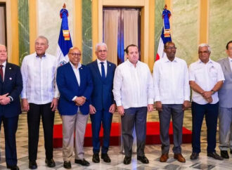 Gobierno promulga Ley 82-25 que fortalece el Plan Nacional de Titulación; elimina impedimento de libre disposición