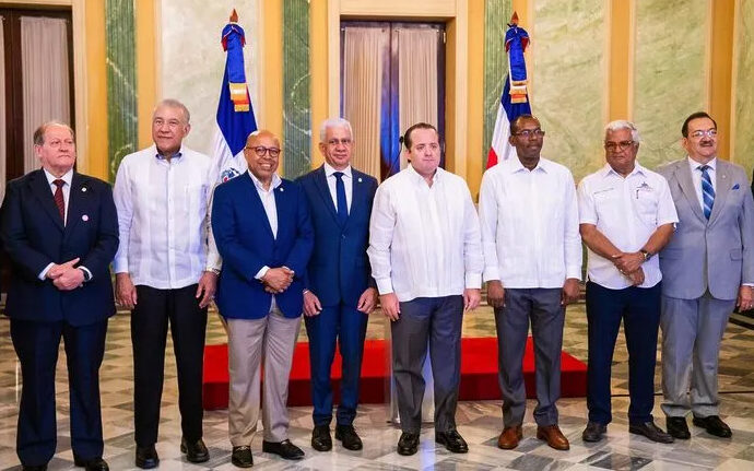 Gobierno promulga Ley 82-25 que fortalece el Plan Nacional de Titulación; elimina impedimento de libre disposición