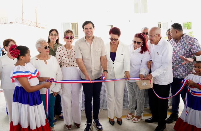 Roberto Ángel Salcedo inaugura Academia de la Música Típica en Puerto Plata