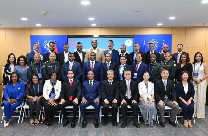 Funcionarios del transporte de la República Dominicana participan en curso especializado en la Universidad de Jiaotong, Beijing