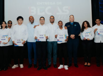 ITLA abre nuevas oportunidades a jóvenes con la entrega de más de 100 becas para educación superior