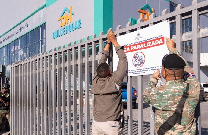 MIVED paraliza operaciones de varias naves y plazas comerciales en el Gran Santo Domingo por riesgo de seguridad estructural e incumplimiento de permisos