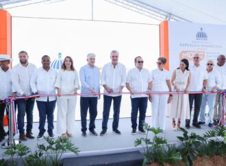 Presidente Abinader entrega carretera Villa Elisa-Punta Rucia-La Ensenada, que conecta Puerto Plata con Montecristi
